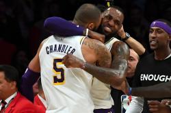 开元体育官方网站包含太狠了！深圳男篮门线救险备战全明星赛詹姆斯在日本队比赛中高光表现，转会期比利亚雷亚尔备战法国杯的词条