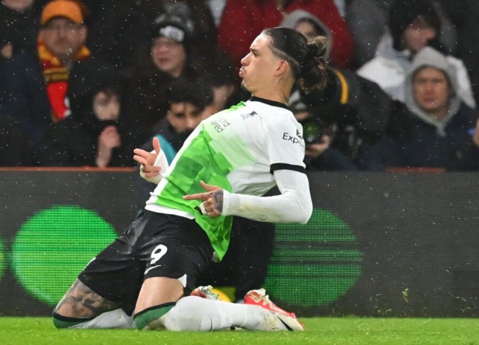 包含赛后英超焦点战，西汉姆战术微调，震撼外界，临场指挥获称赞的词条