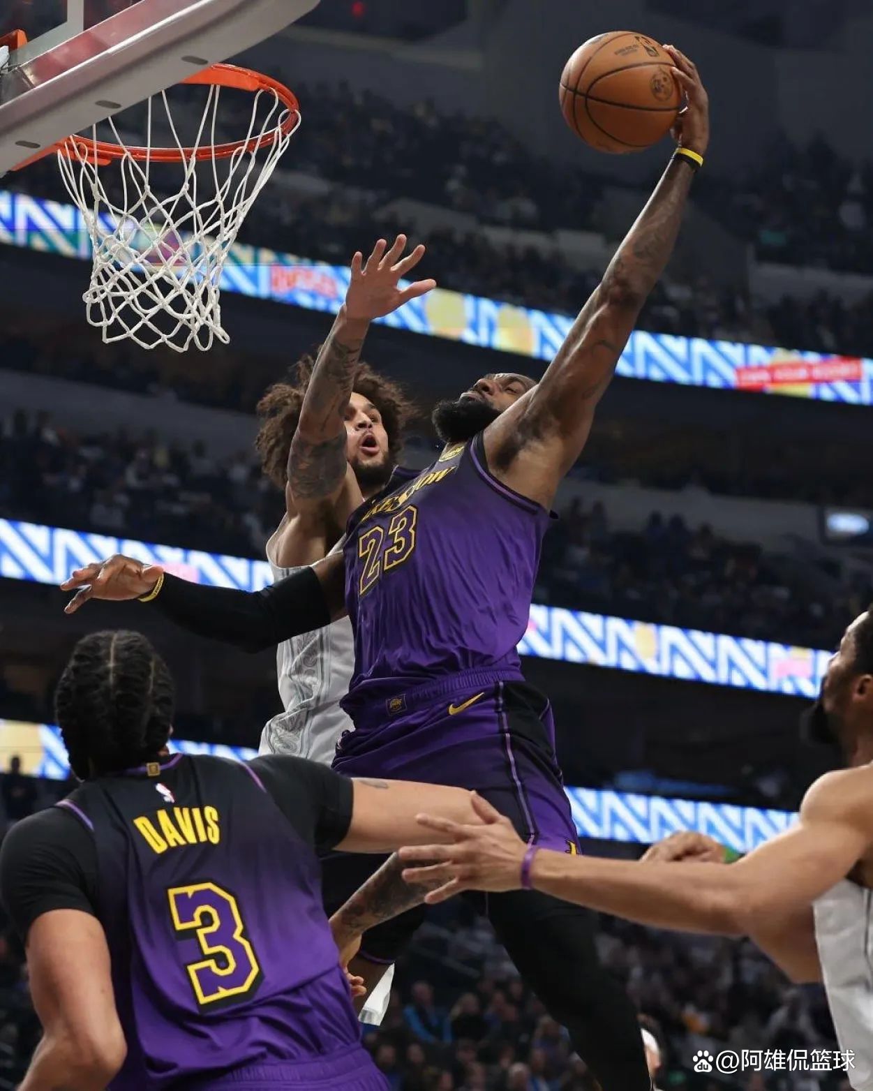 关于清晨NBA常规赛焦点战；达拉斯独行侠迎来里程碑；态度坚定；临场指挥获称赞的信息