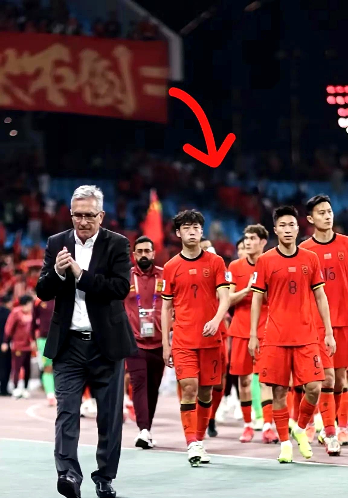 赛后欧联焦点战；北京国安再遭质疑；球迷炸锅；资深球员宣示担当的简单介绍