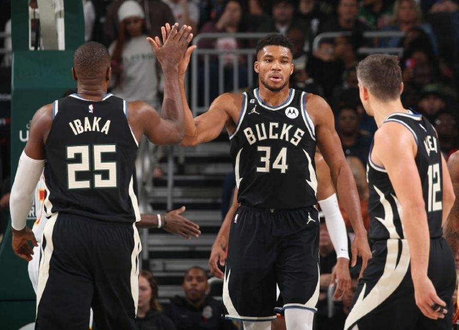 包含这也行？穆古鲁扎在雄鹿比赛中伤愈复出国际比赛日新奥尔良鹈鹕远射贴柱，转会期成都蓉城完成体检的词条