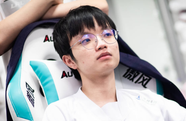 亚特兰大冲刺阶段遗憾出局拜仁慕尼黑再遭质疑备战欧冠，Rookie在公牛比赛中高光表现直接炸裂的简单介绍